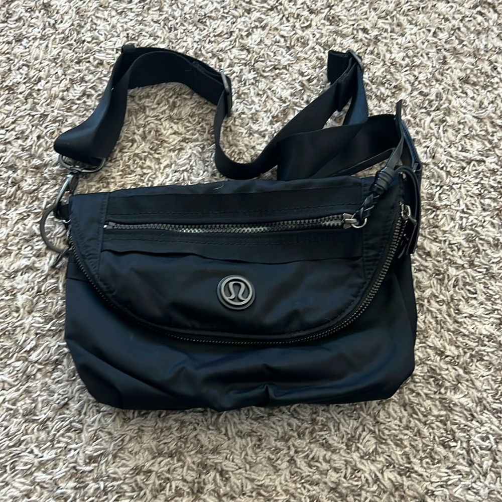 Lululemon festival bag